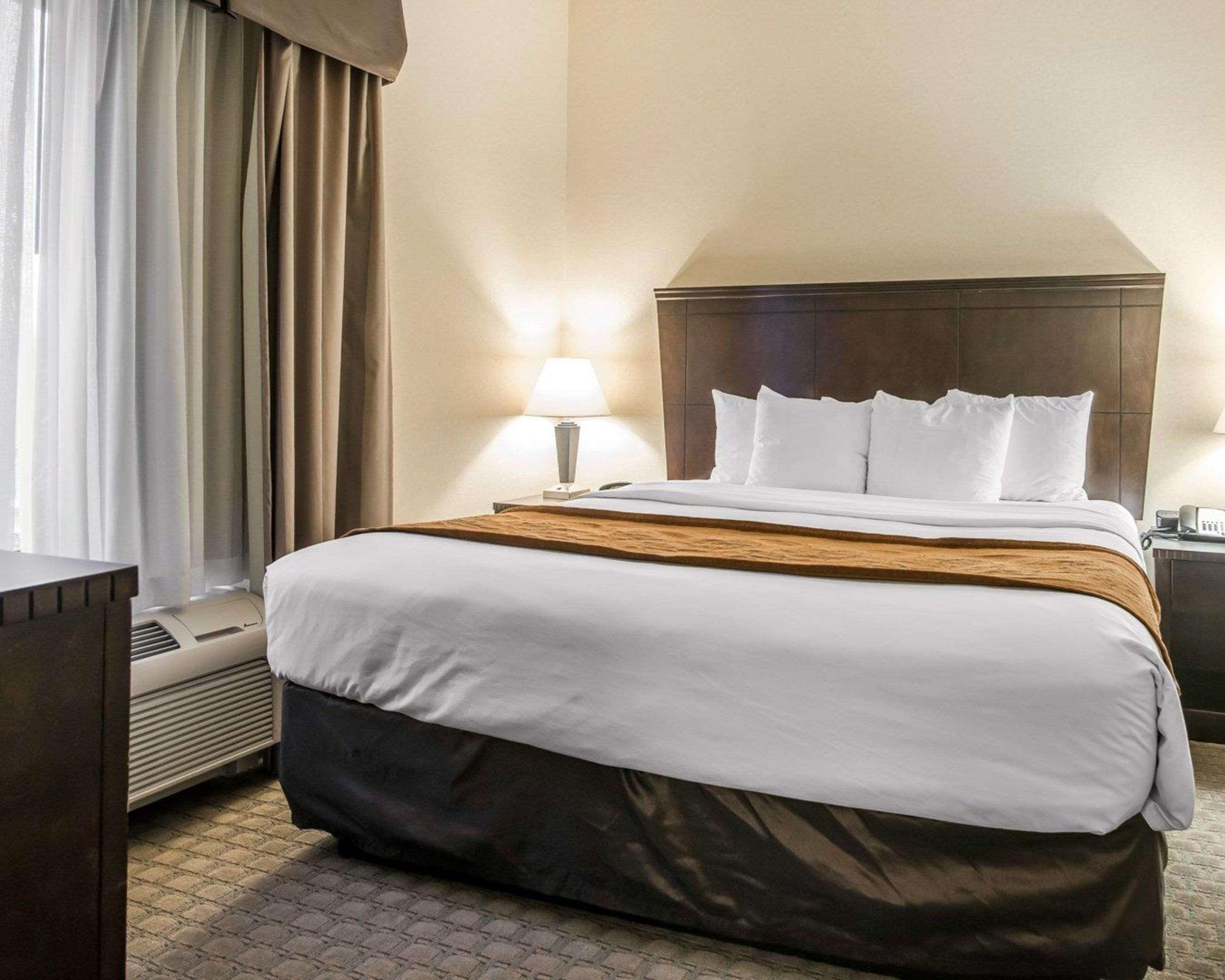 University Inn Vestal Экстерьер фото