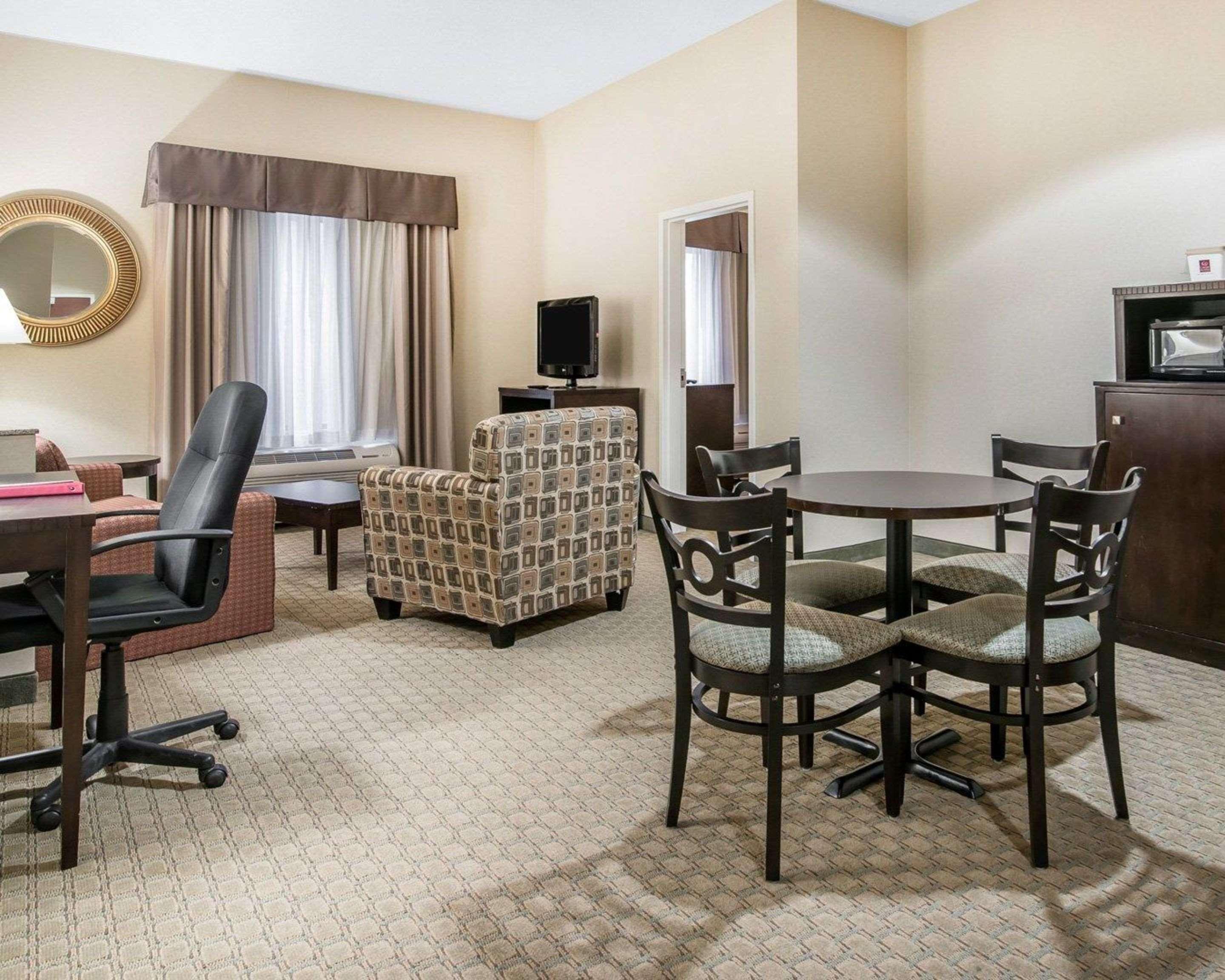 University Inn Vestal Экстерьер фото