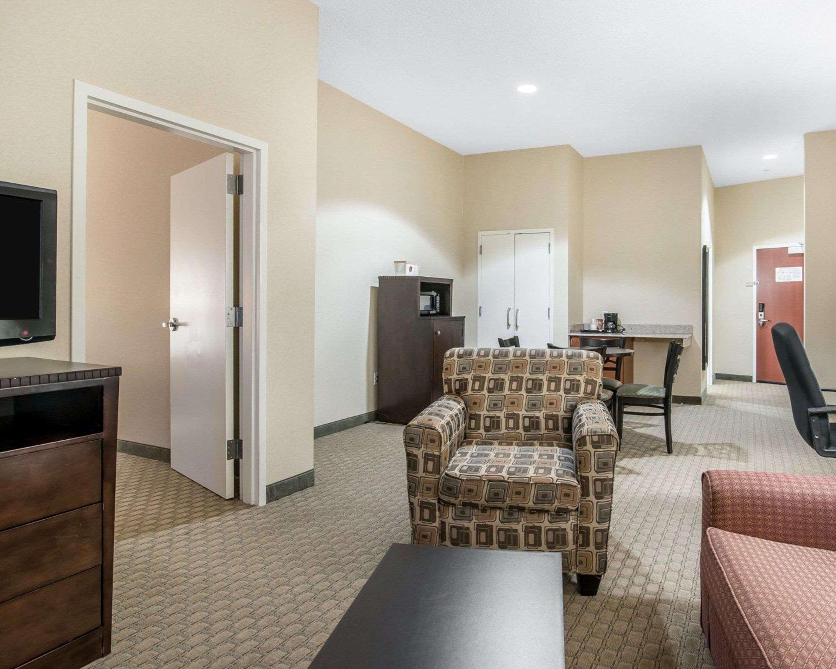 University Inn Vestal Экстерьер фото