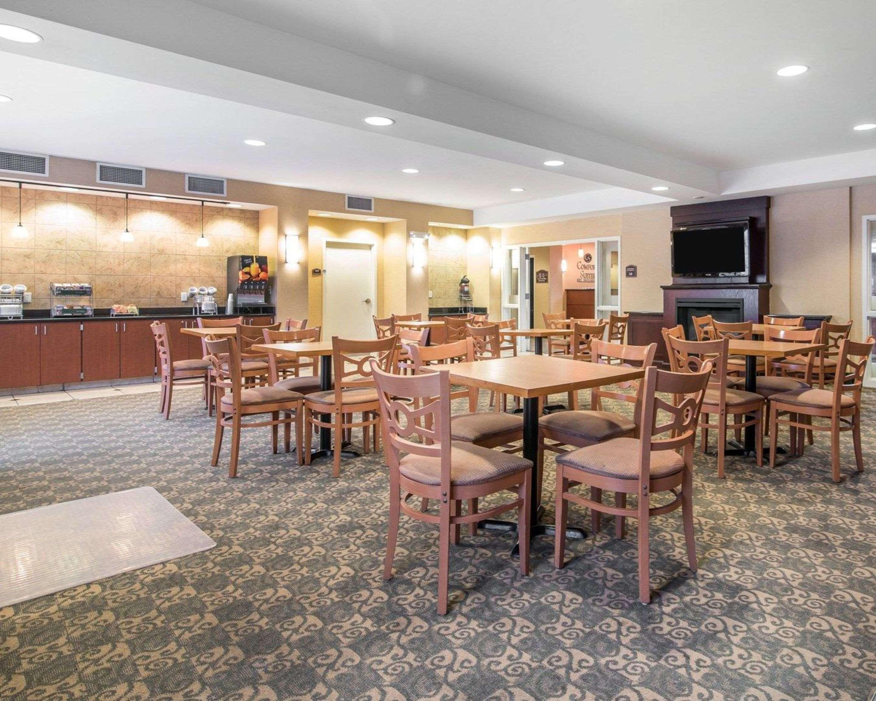 University Inn Vestal Экстерьер фото