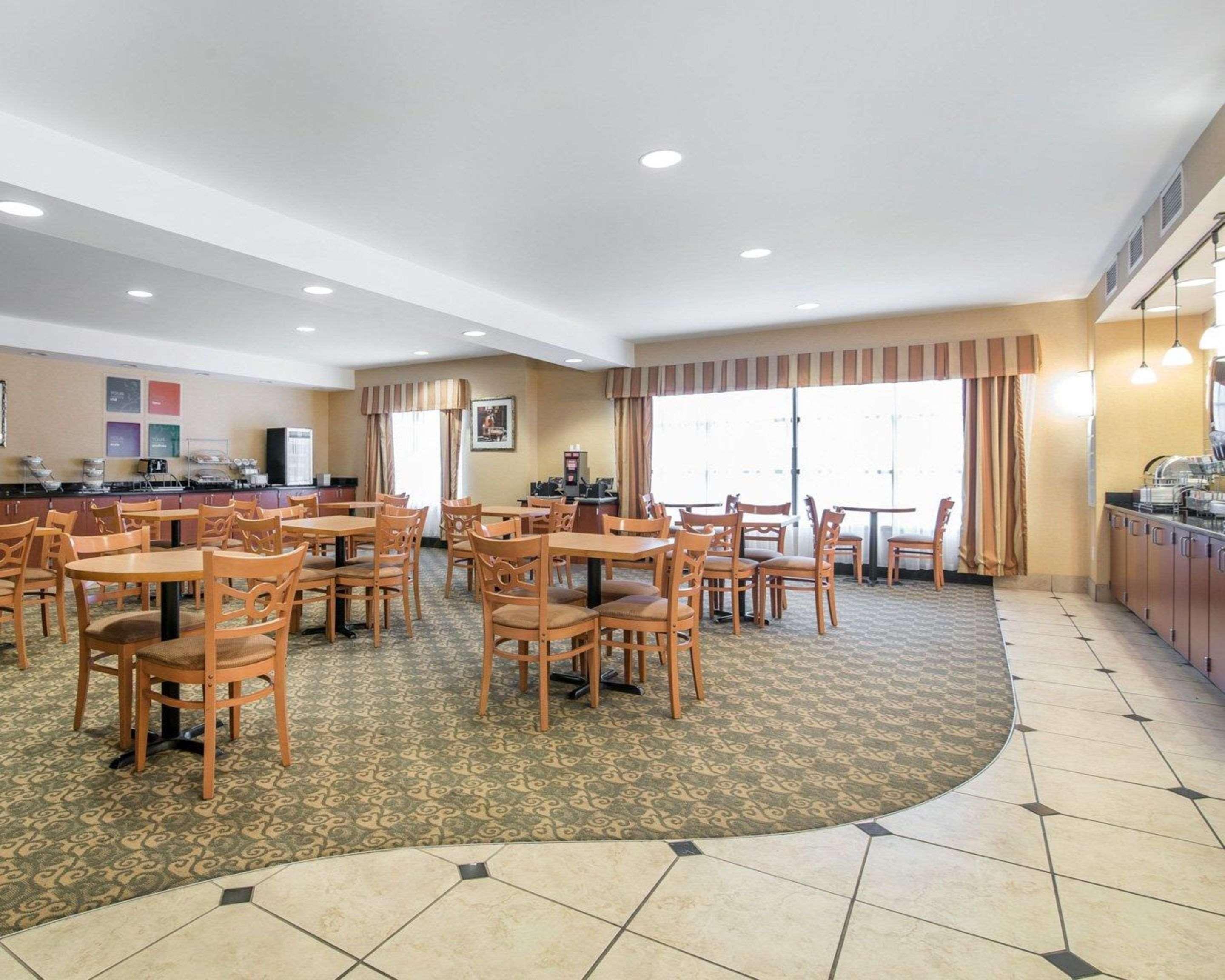 University Inn Vestal Экстерьер фото