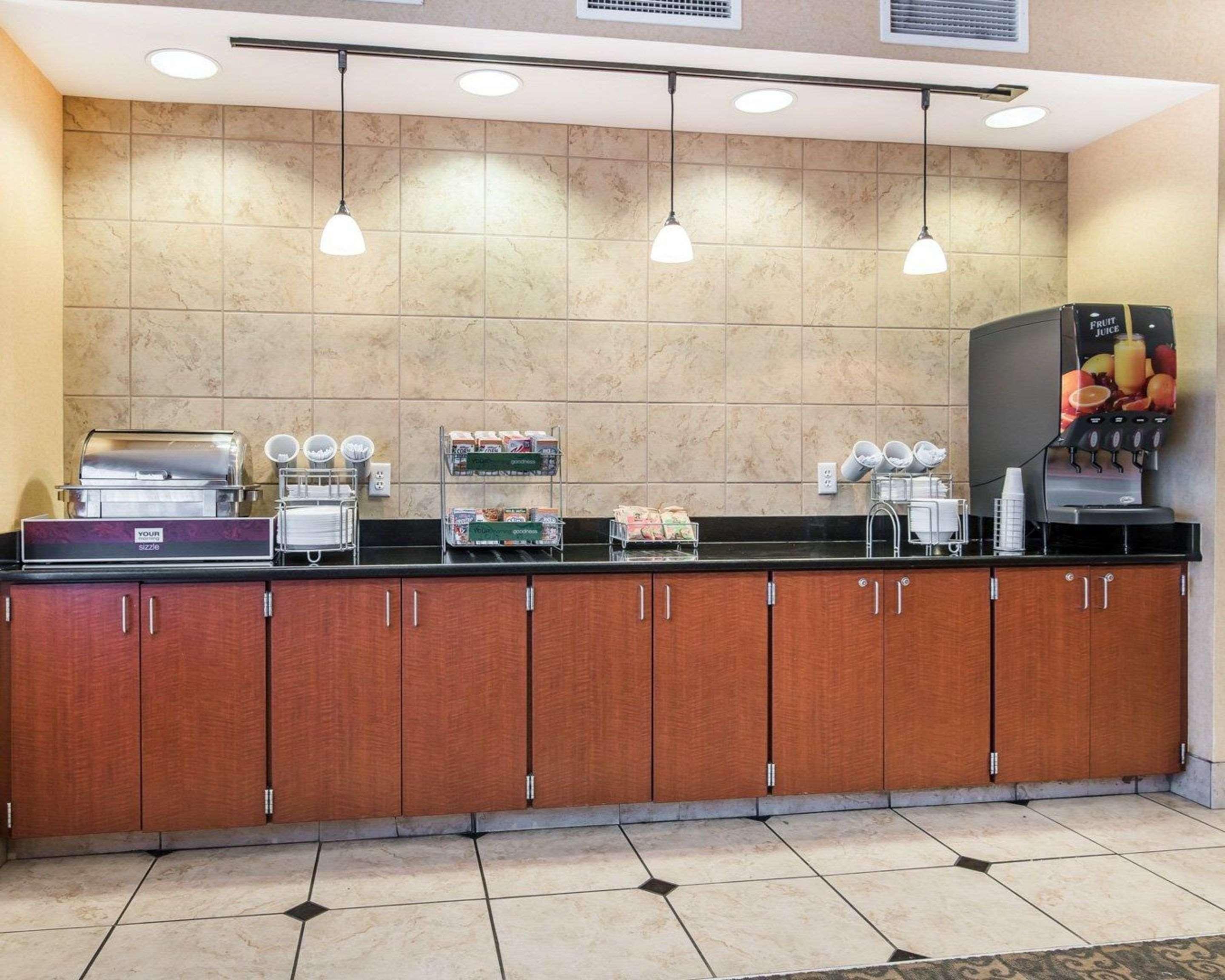 University Inn Vestal Экстерьер фото
