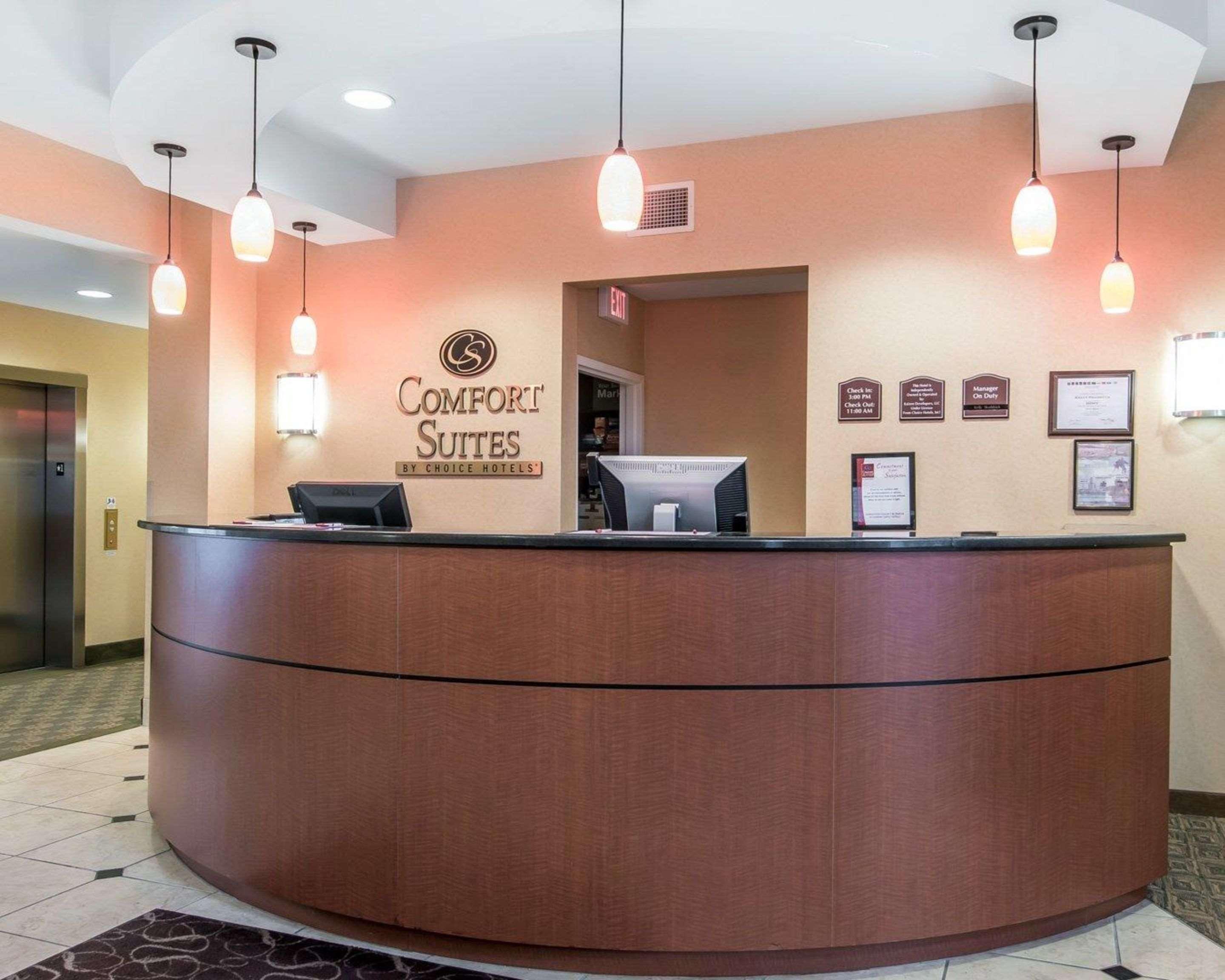 University Inn Vestal Экстерьер фото