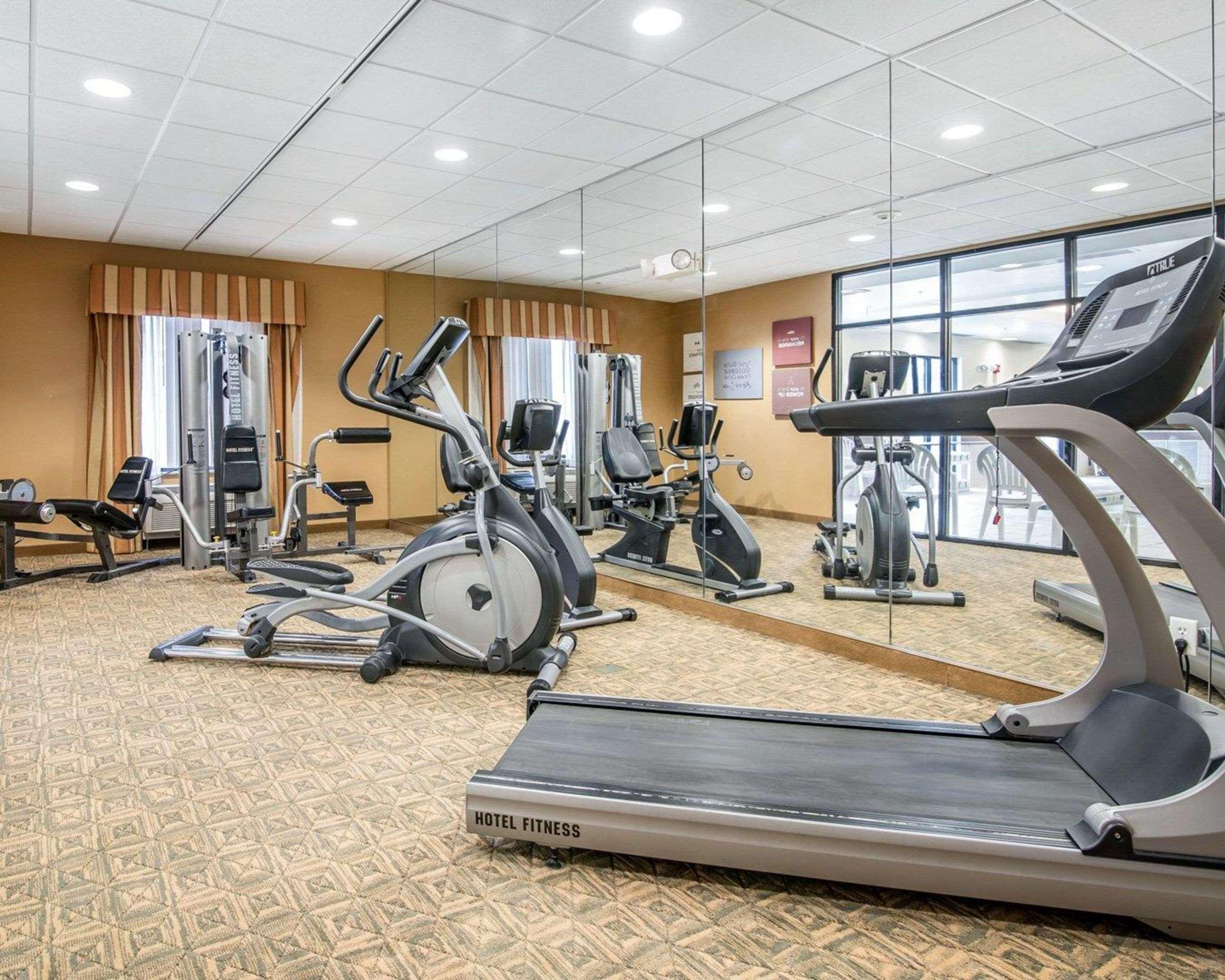University Inn Vestal Экстерьер фото